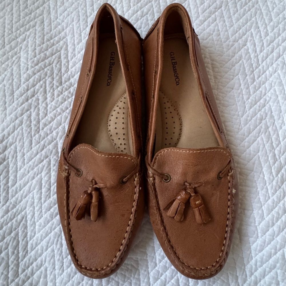 GH BASS & Co Women's Maggie Tan Leather Moccasin Loafer Size 8.5